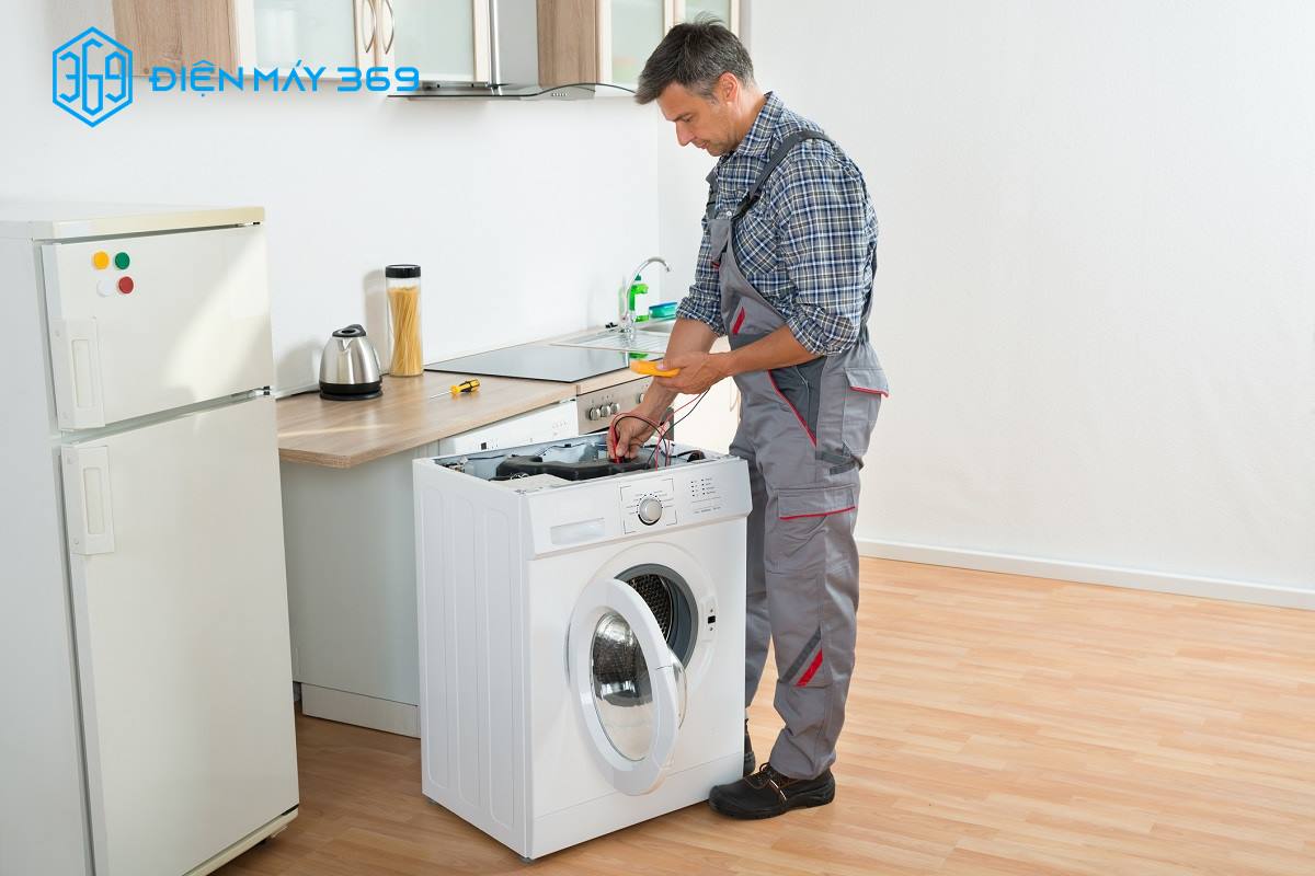 Trường hợp máy giặt phải thay linh kiện mới thì kỹ thuật viên sẽ báo với quý khách về giá đặt mua linh kiện.