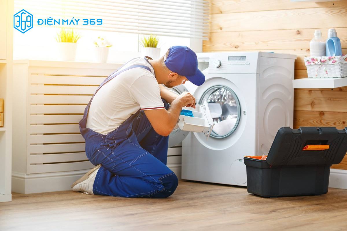 Máy giặt không xả nước cũng có thể do bộ lọc xơ vải của máy giặt bị tắc nghẽn
