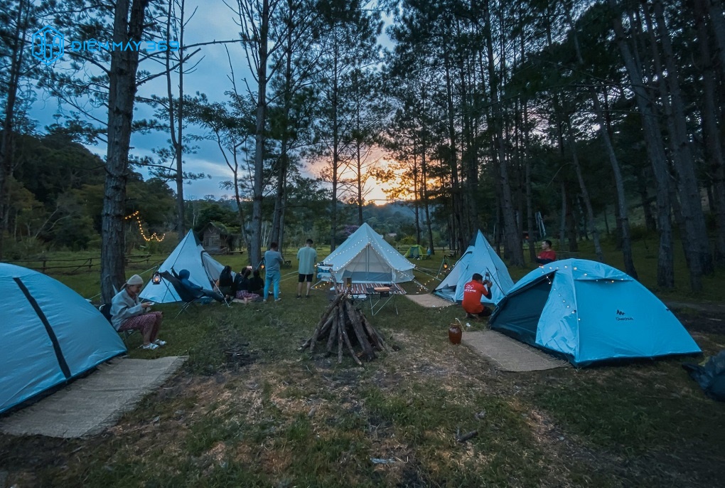 Giá dịch vụ cho thuê lều cắm trại còn tùy thuộc và số lượng người tham gia, loại lều, size lều, trang thiết bị kèm theo,…